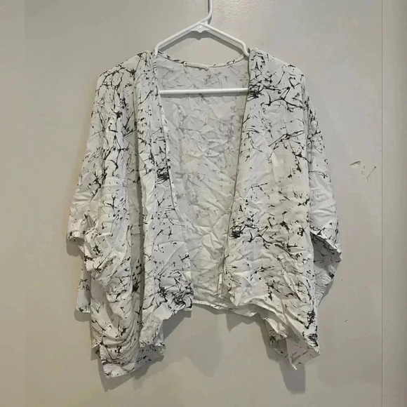 Marine Layer Marble Splatter Kimono Top One Size - Picture 3 of 4